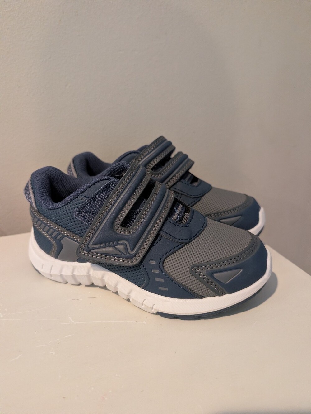 Athletic Works Blue Boys Sneakers Size 10